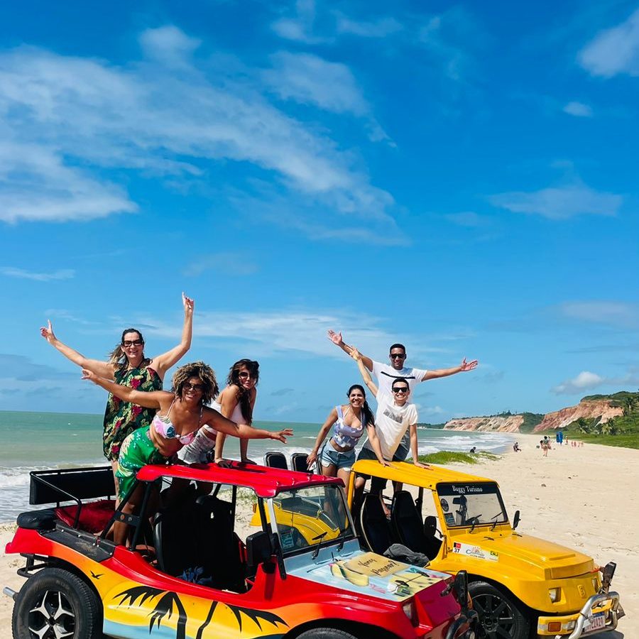 buggy vermelho e amarelo